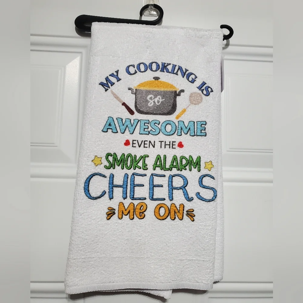 My cooking is so awesome even the smoke alarm cheers me on Tea Towel